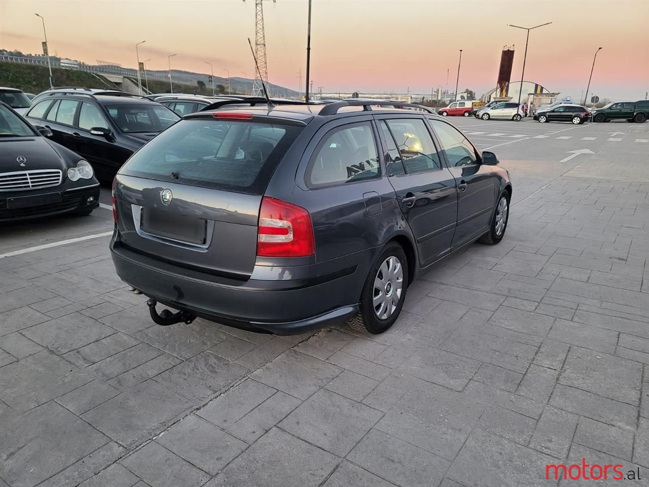 2007' Skoda Octavia photo #2