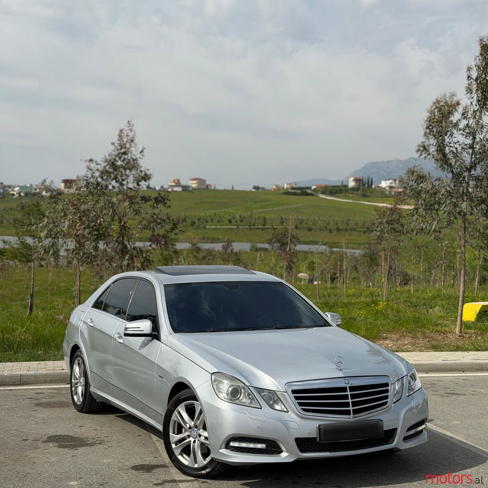 2011' Mercedes-Benz E 220 photo #1