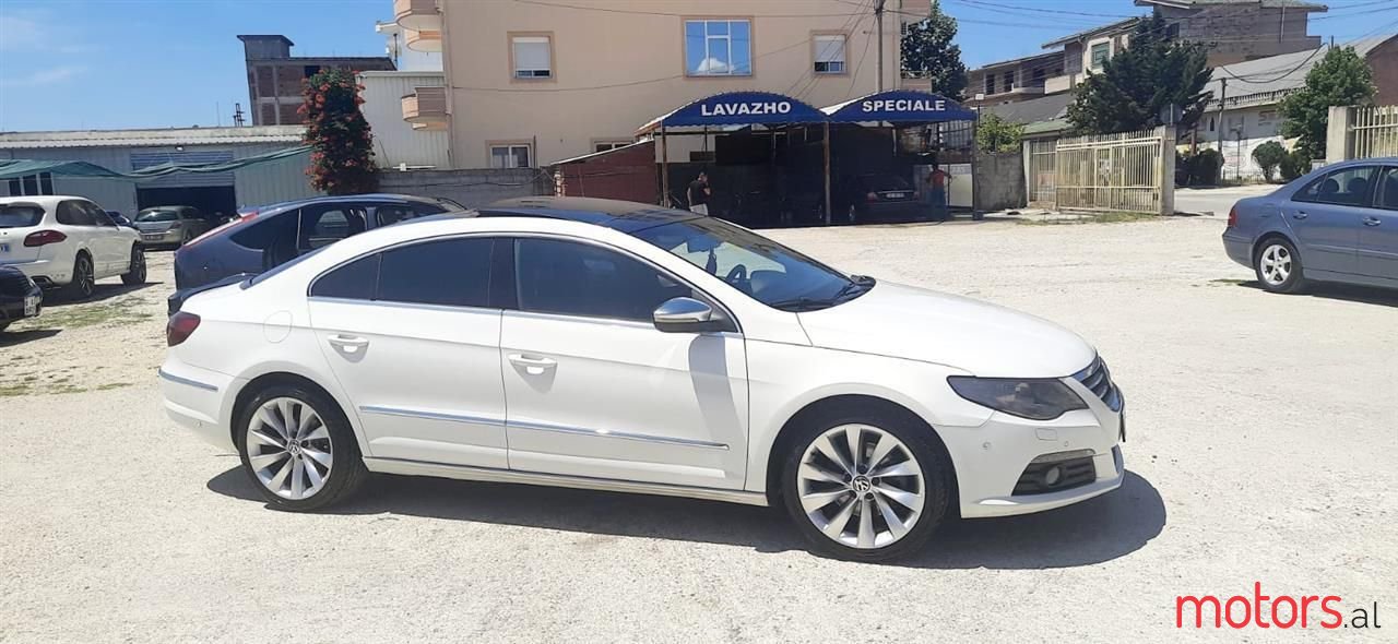 2011' Volkswagen Passat photo #4