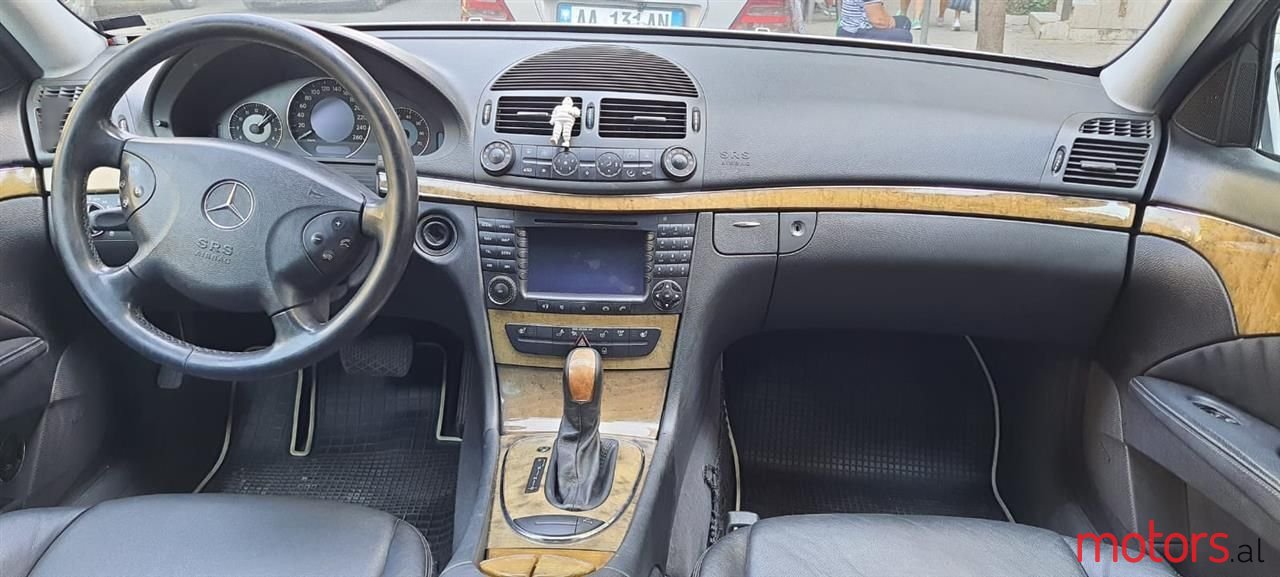 2003' Mercedes-Benz E 240 photo #3