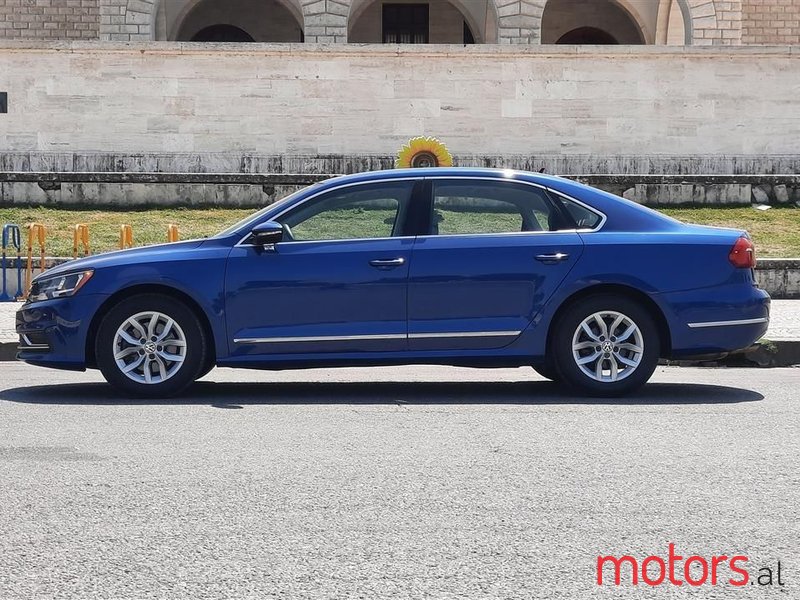 2016' Volkswagen Passat photo #4