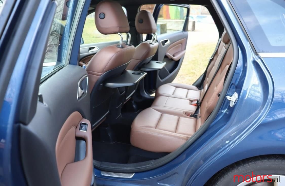 2012' Mercedes-Benz B 180 photo #5