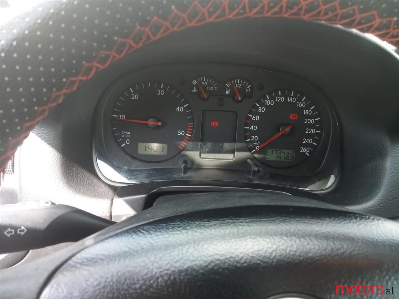 2002' Volkswagen Golf photo #4