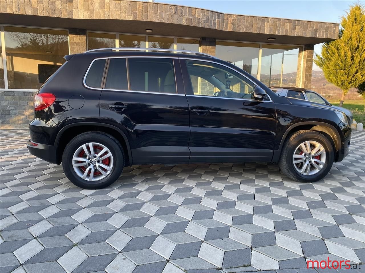 2008' Volkswagen Tiguan photo #2