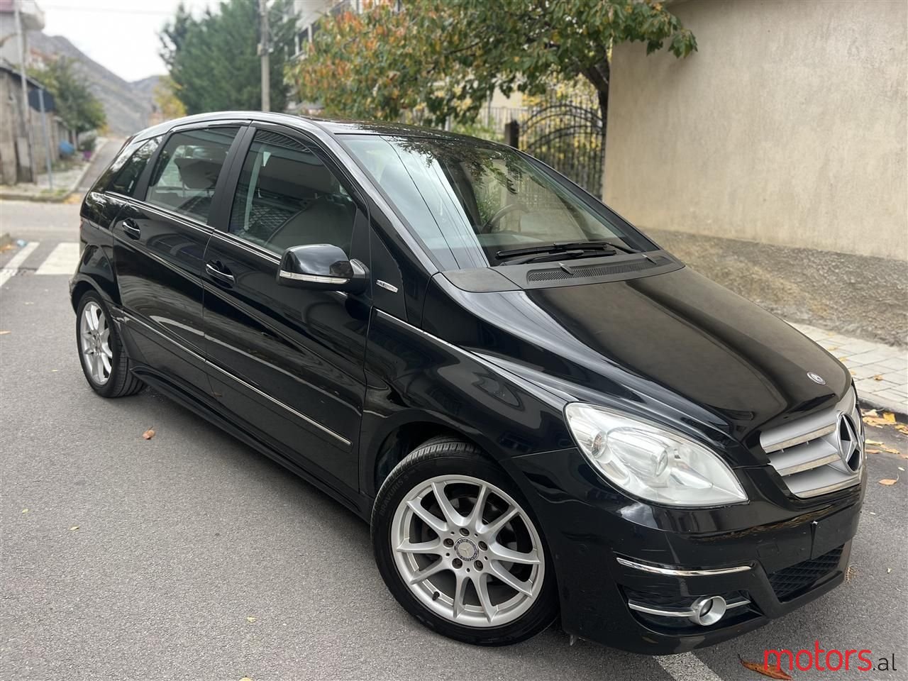 2010' Mercedes-Benz B 180 photo #2