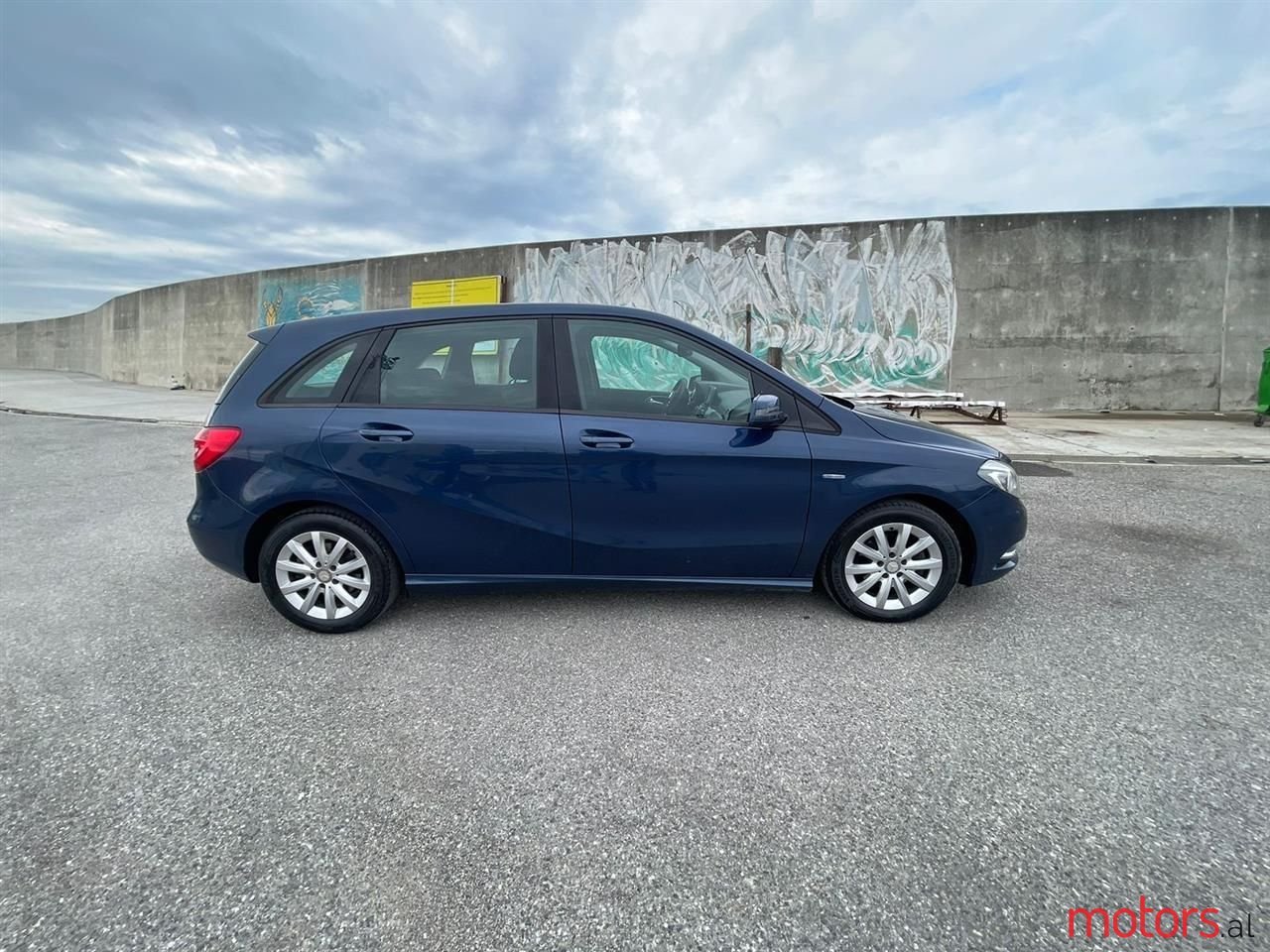 2012' Mercedes-Benz B 180 photo #5