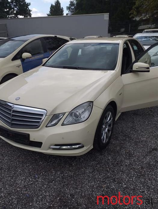 2012' Mercedes-Benz E 200 photo #1