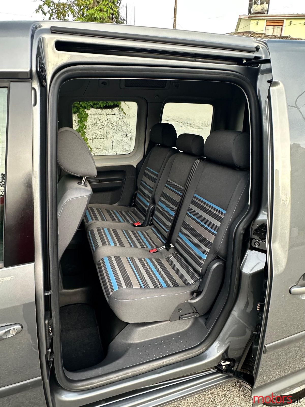 2011' Volkswagen Caddy photo #3