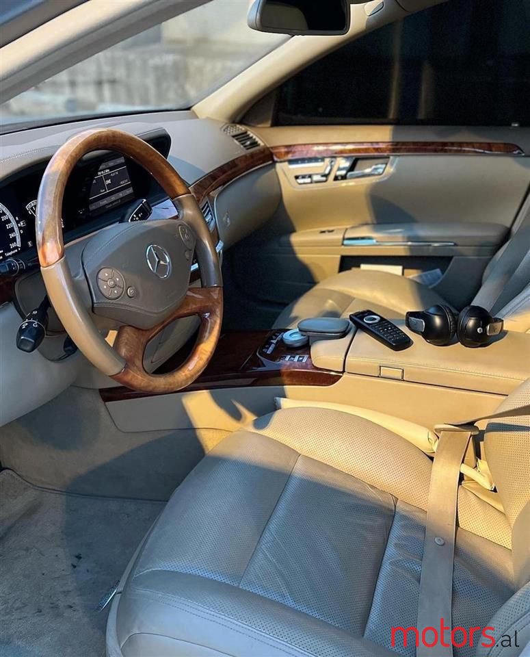 2011' Mercedes-Benz S 500 photo #6