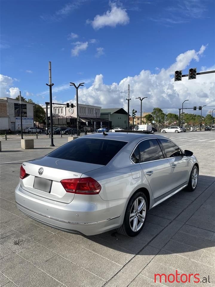 2013' Volkswagen Passat photo #3