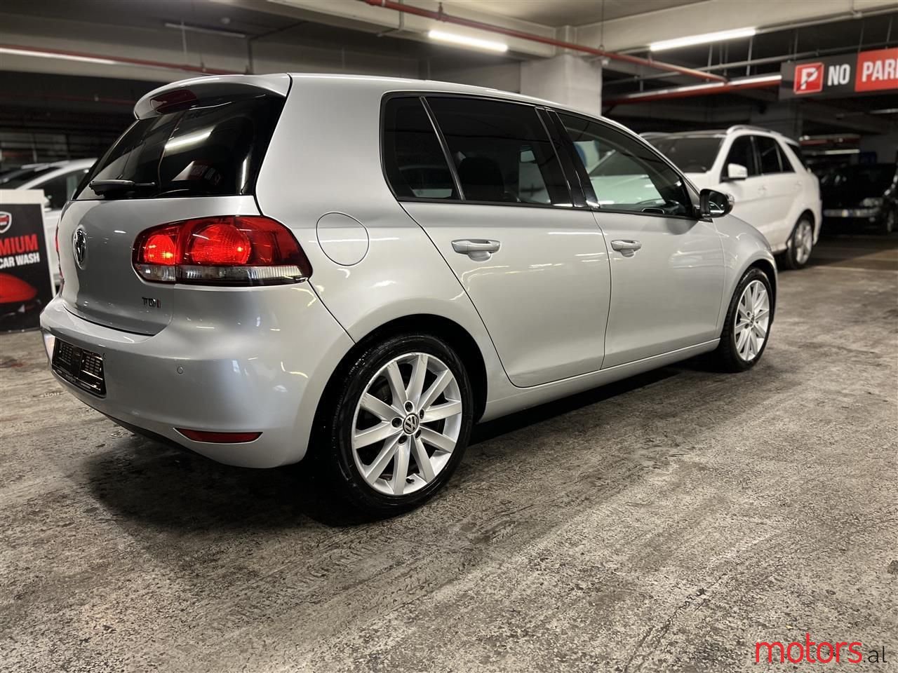 2011' Volkswagen Golf photo #6