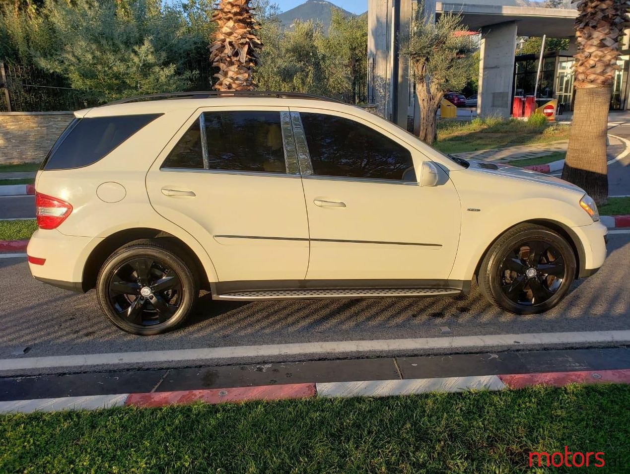 2010' Mercedes-Benz ML 350 photo #1