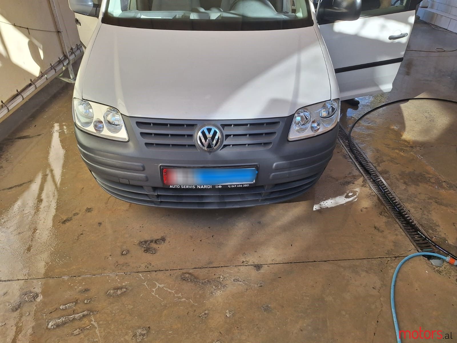 2011' Volkswagen Caddy photo #2