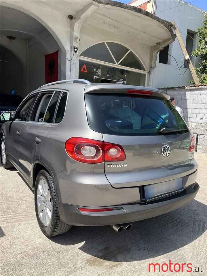 2010' Volkswagen Tiguan photo #3