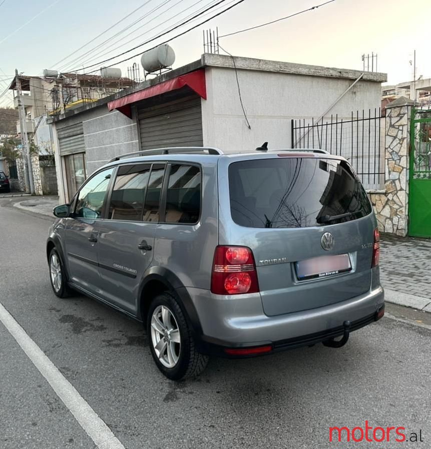 2010' Volkswagen Touran photo #5