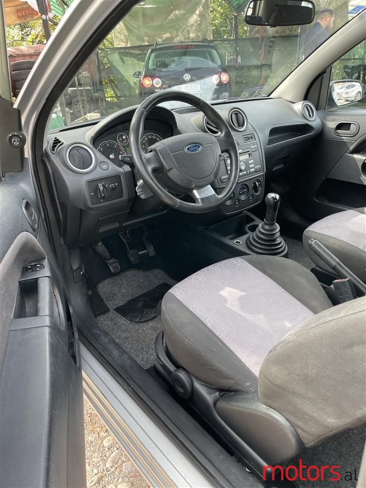 2007' Ford Fiesta photo #2