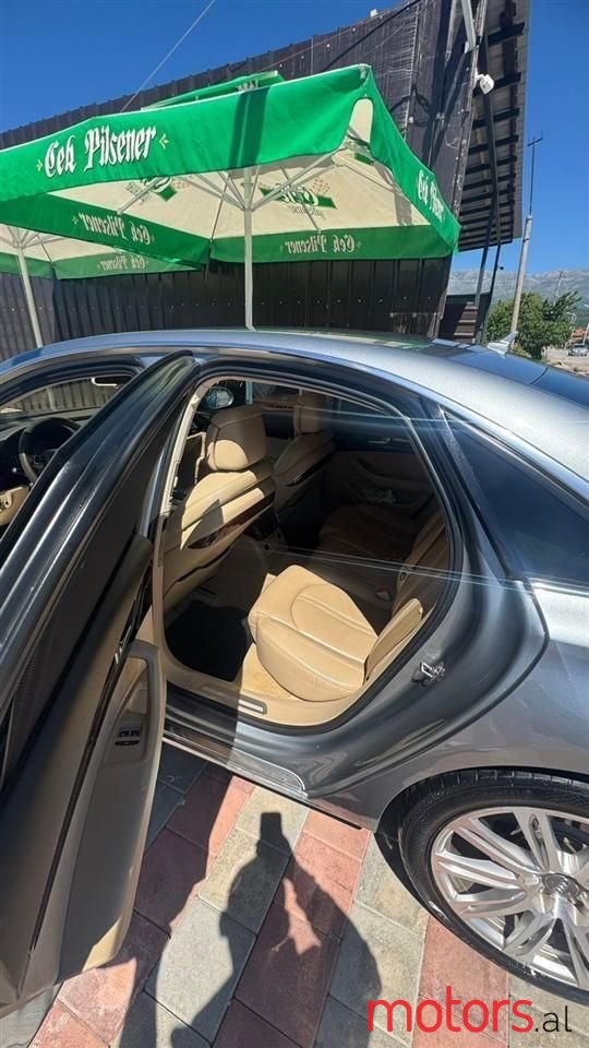 2010' Audi A8 photo #5