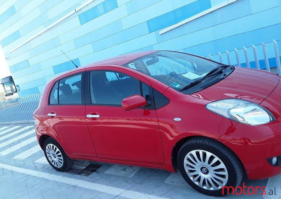 2011' Toyota Yaris photo #1