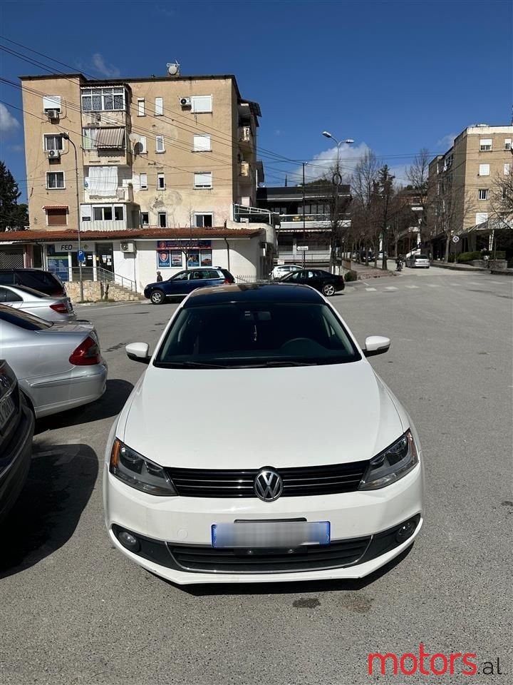 2011' Volkswagen Jetta photo #2