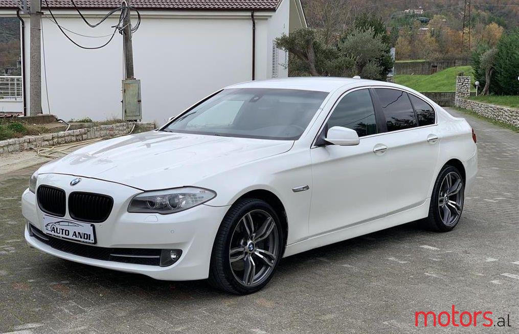 2011' BMW 530 photo #1