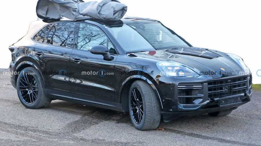 Porsche Cayenne Facelift Spied For The First Time, Caught Uncovered