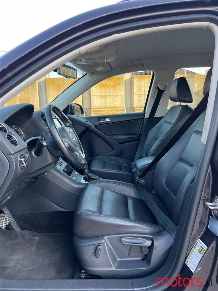 2016' Volkswagen Tiguan photo #3