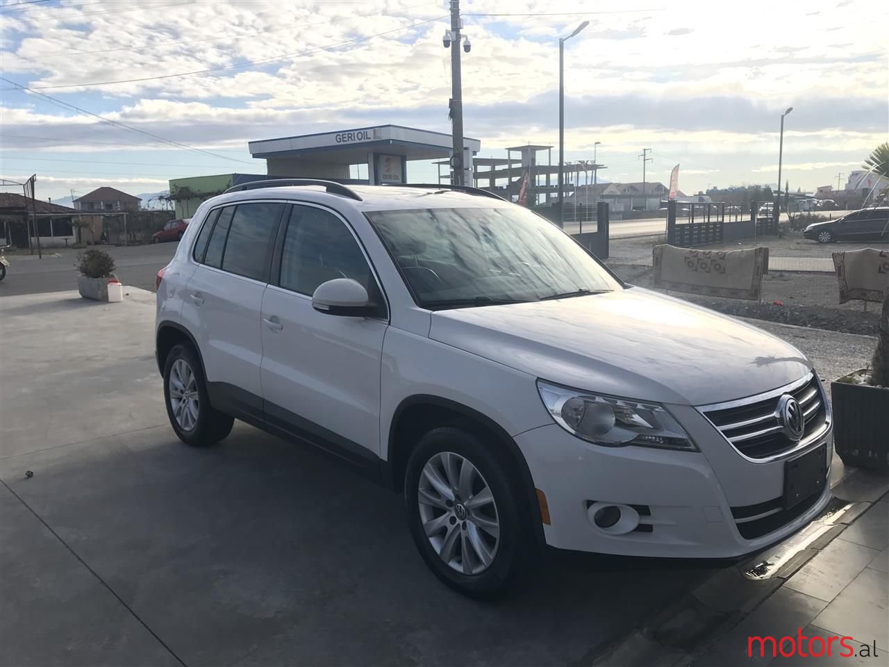 2010' Volkswagen Tiguan photo #3