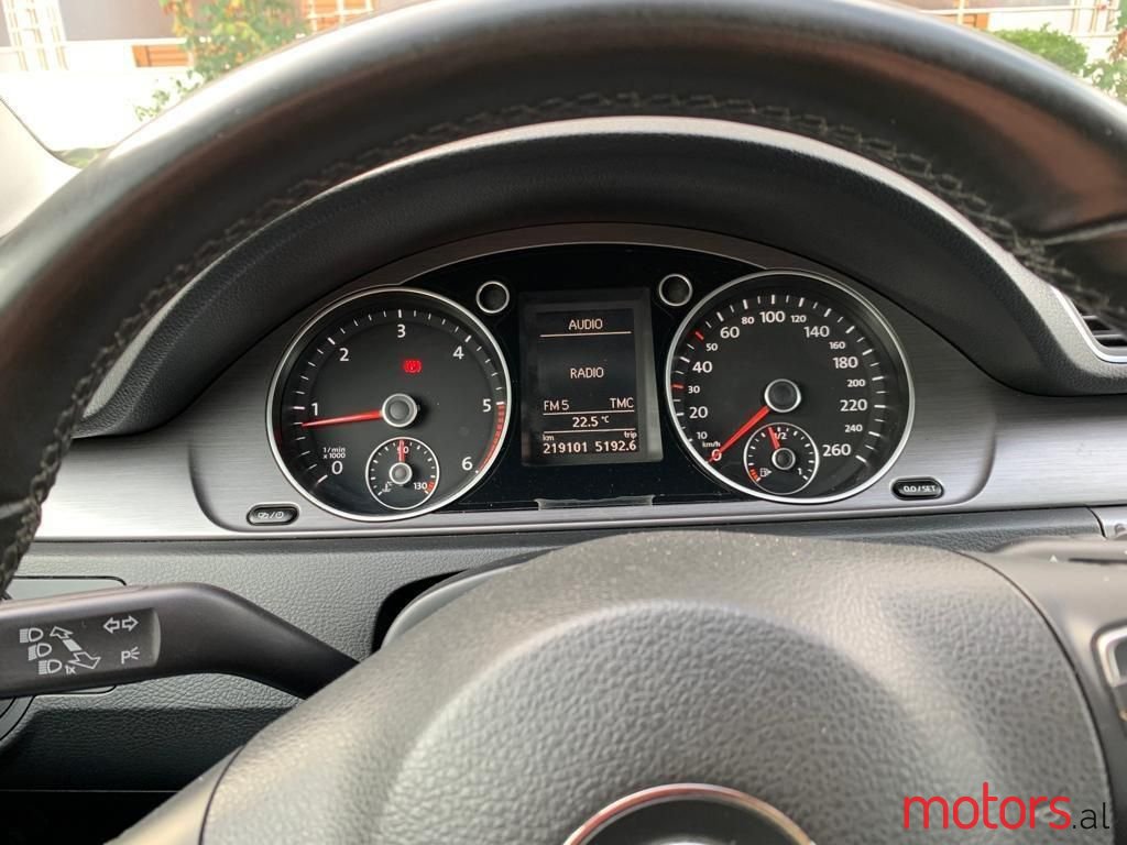 2013' Volkswagen Passat photo #3