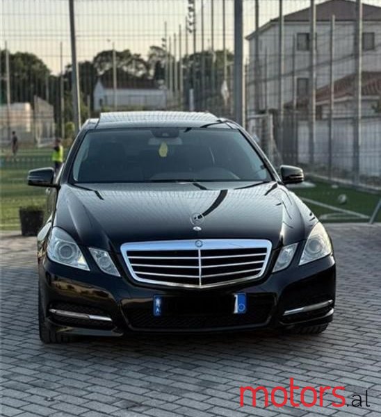 2011' Mercedes-Benz 220 photo #3