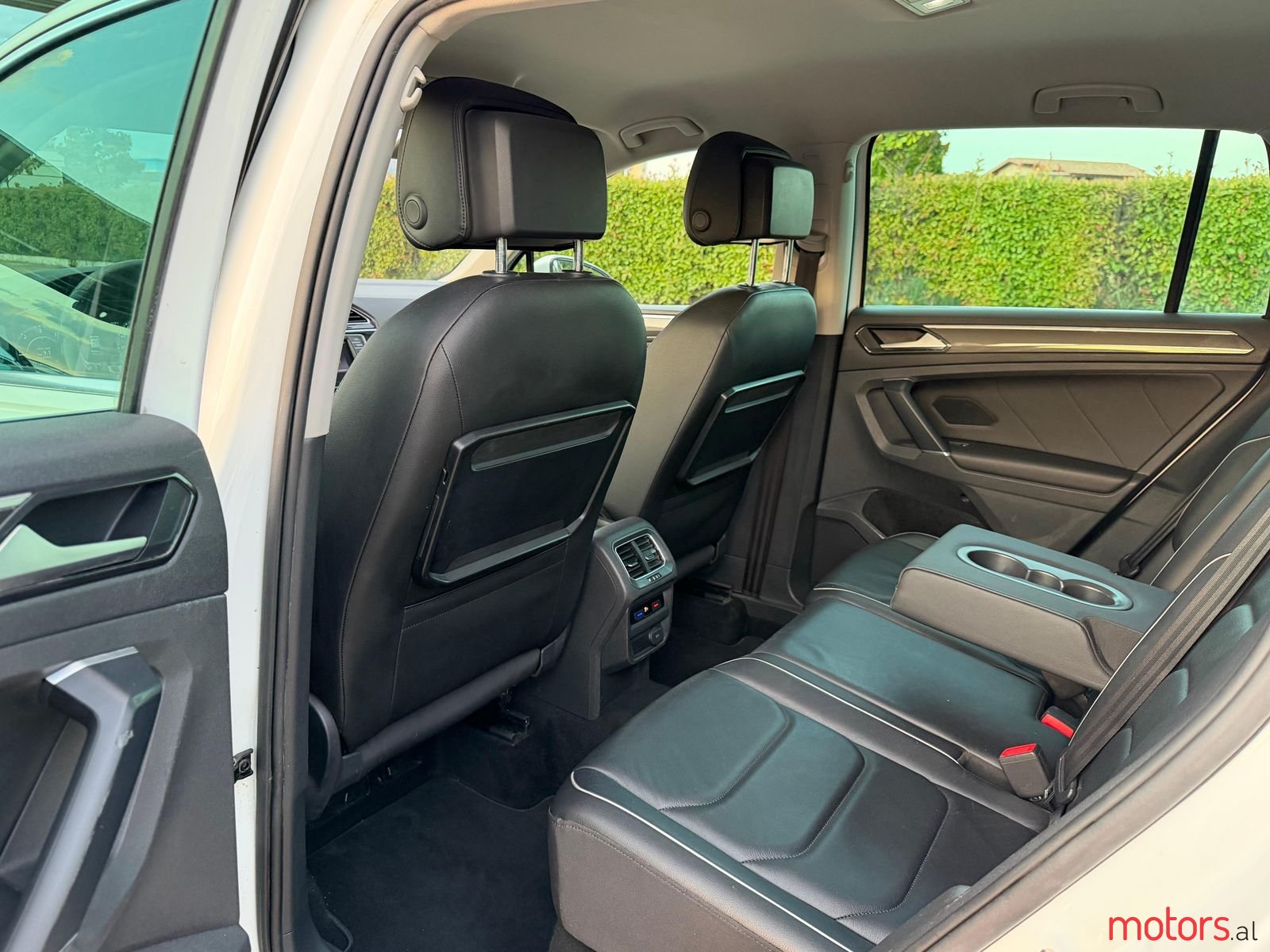 2017' Volkswagen Tiguan photo #4