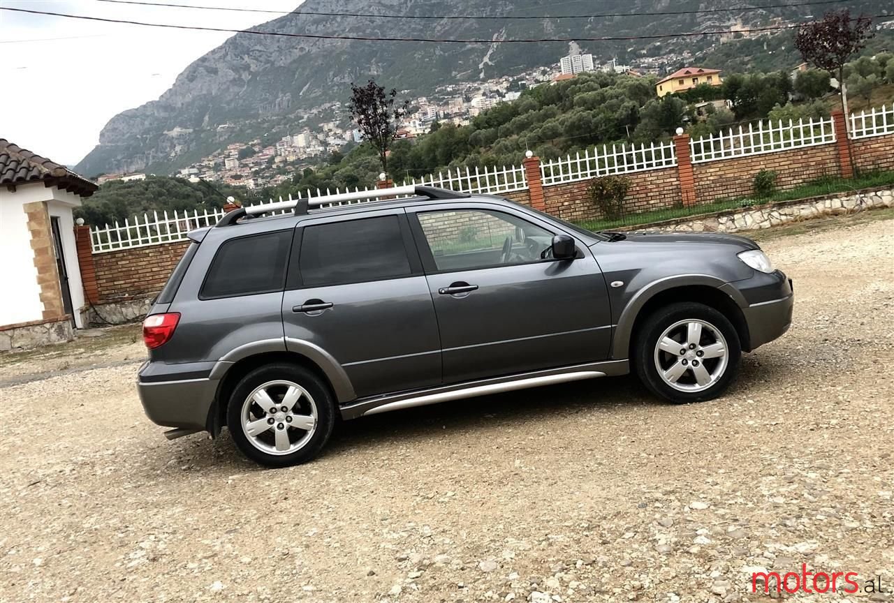 2006' Mitsubishi Outlander photo #5