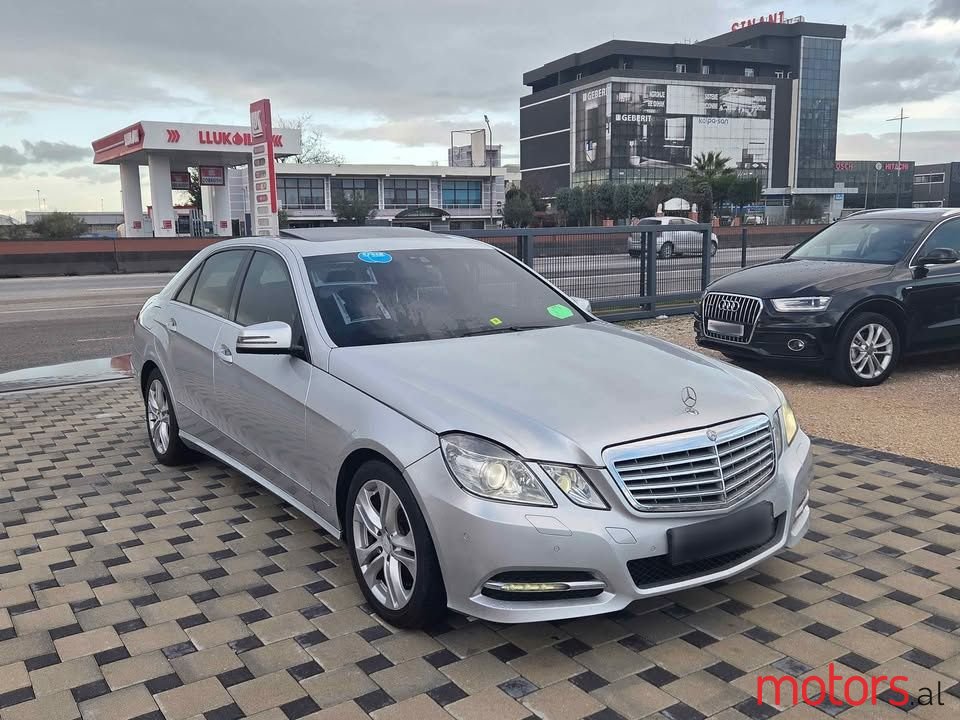 2013' Mercedes-Benz 220 photo #2