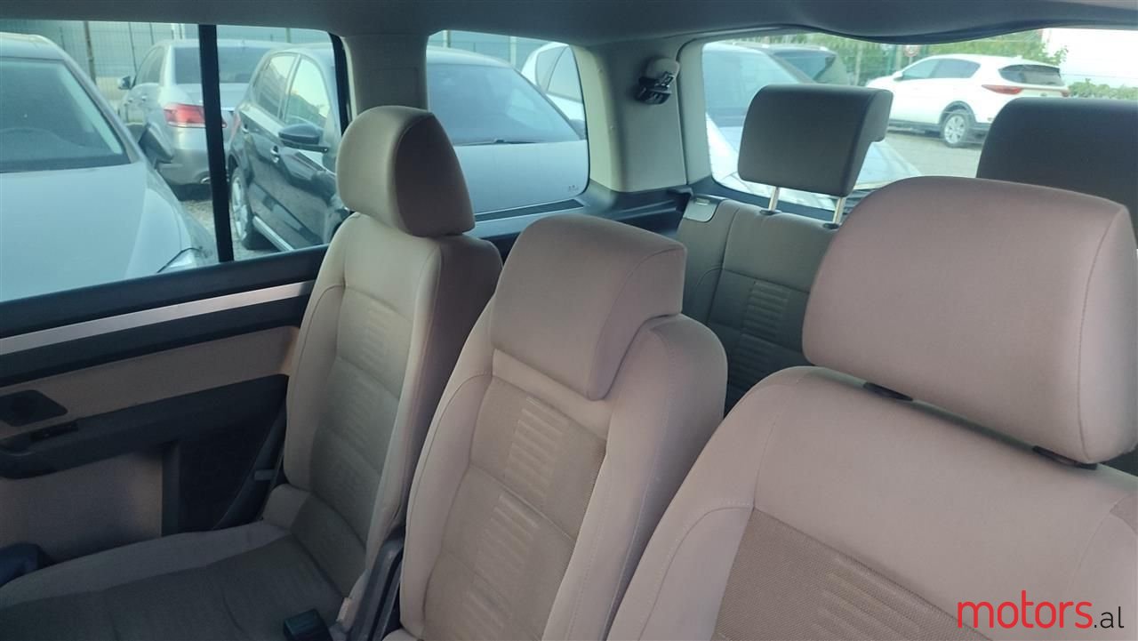 2007' Volkswagen Touran photo #4