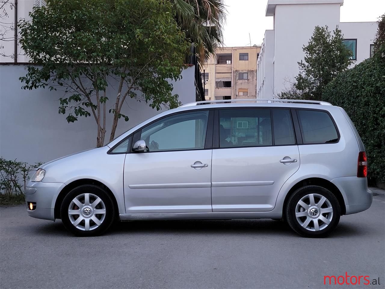 2004' Volkswagen Touran photo #5