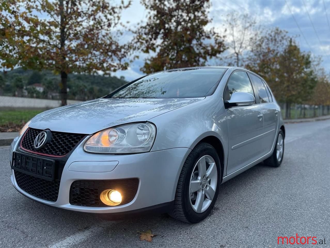 2005' Volkswagen Golf photo #1