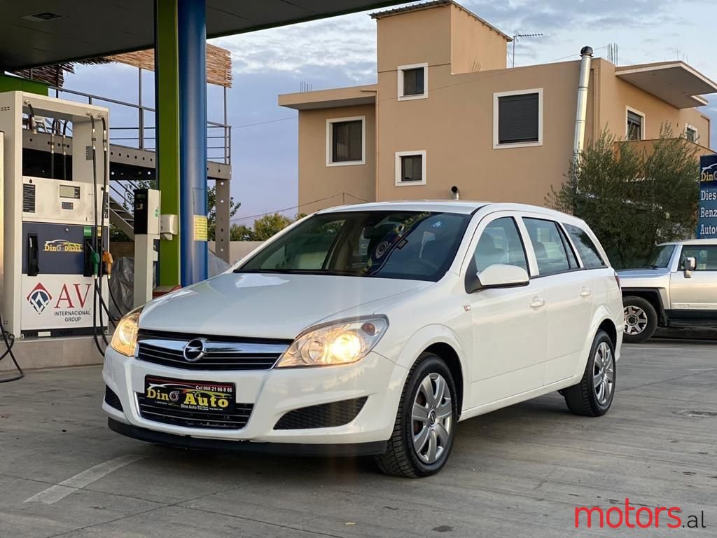 2009' Opel Astra photo #1