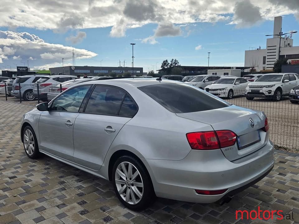2012' Volkswagen Jetta photo #3