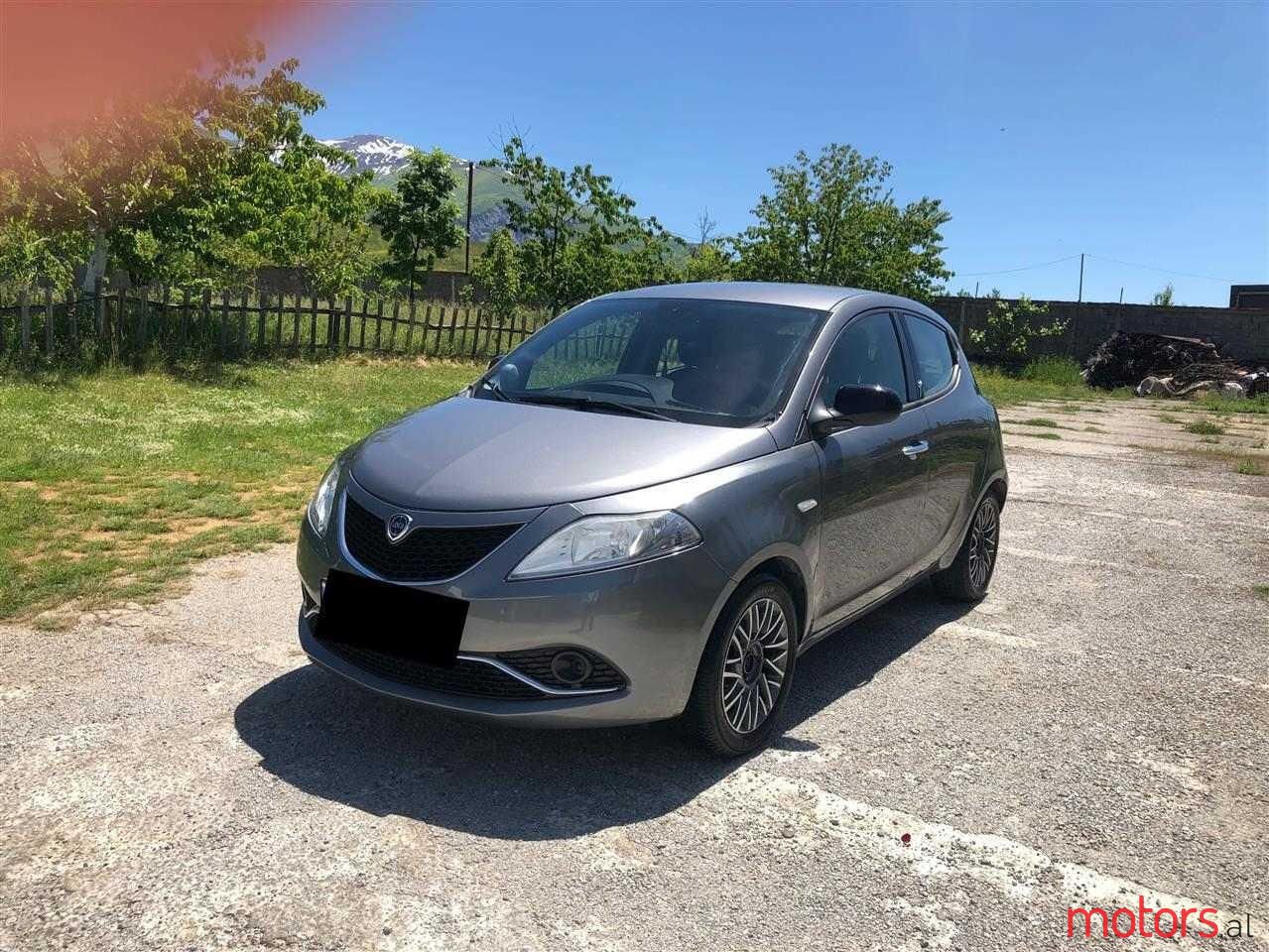 2011' Lancia Ypsilon photo #1