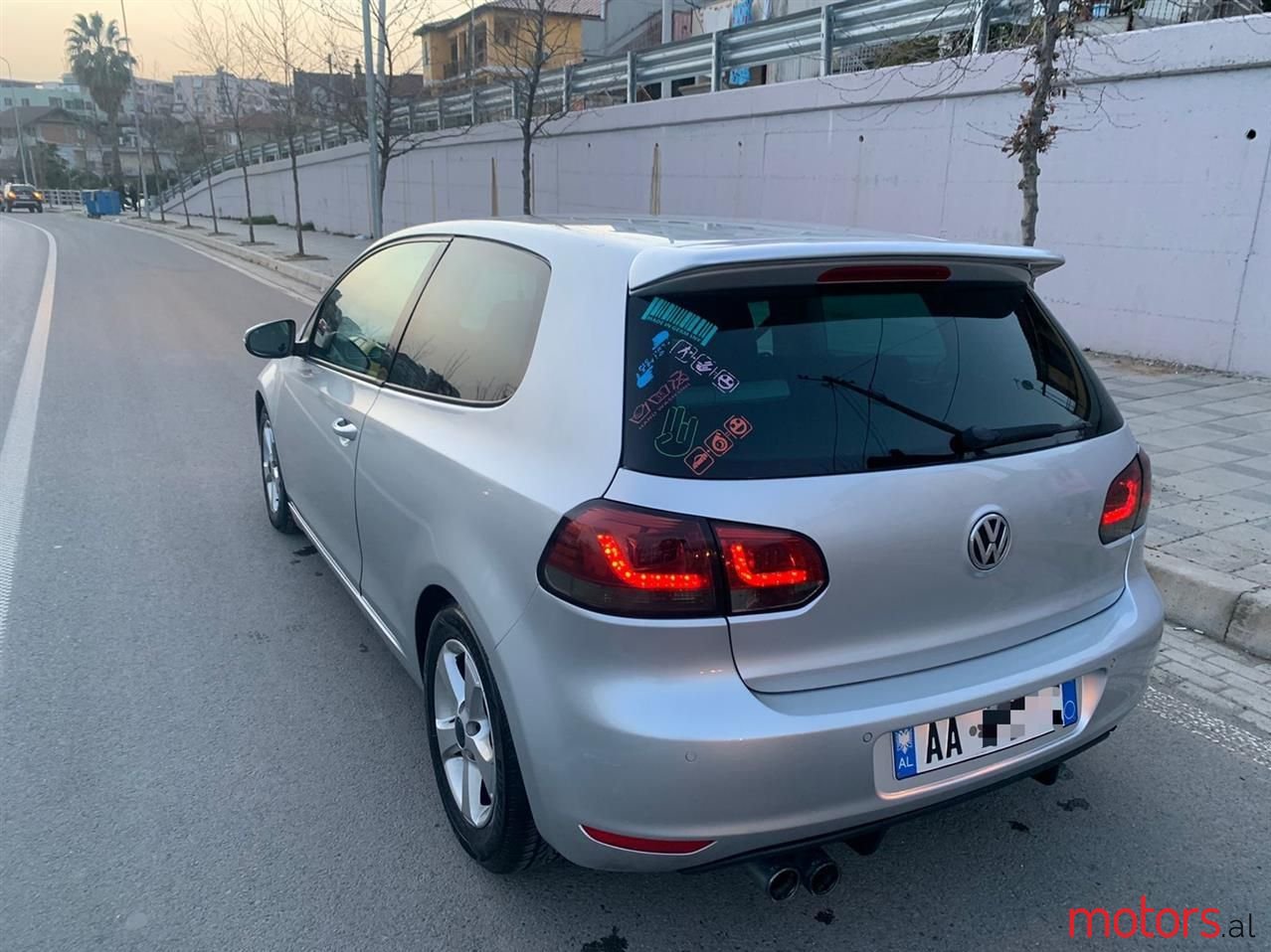 2009' Volkswagen Golf photo #1