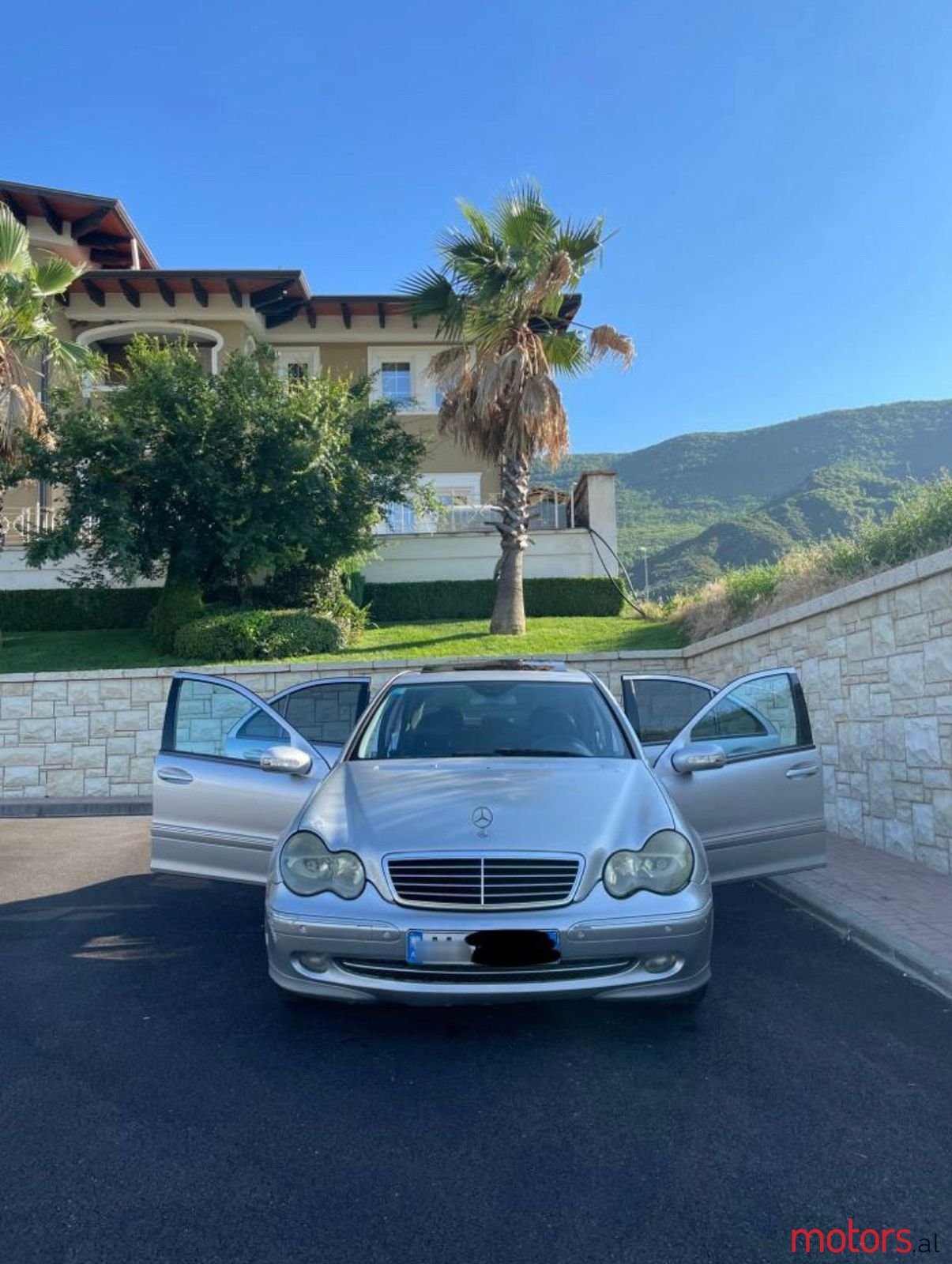 2005' Mercedes-Benz C 220 photo #2