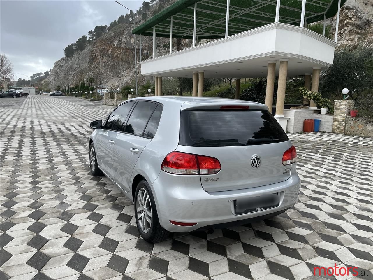 2011' Volkswagen Golf photo #5