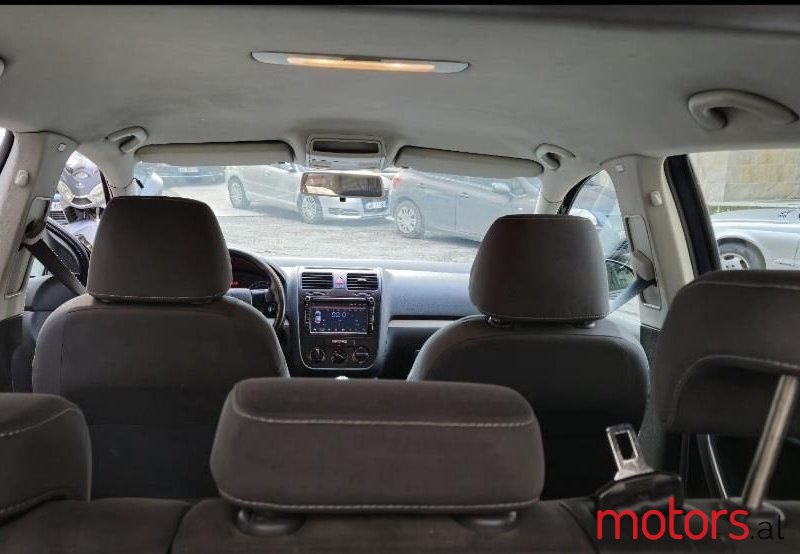 2008' Volkswagen Golf photo #6