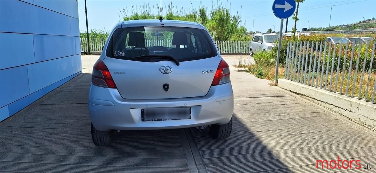 2010' Toyota Yaris photo #3