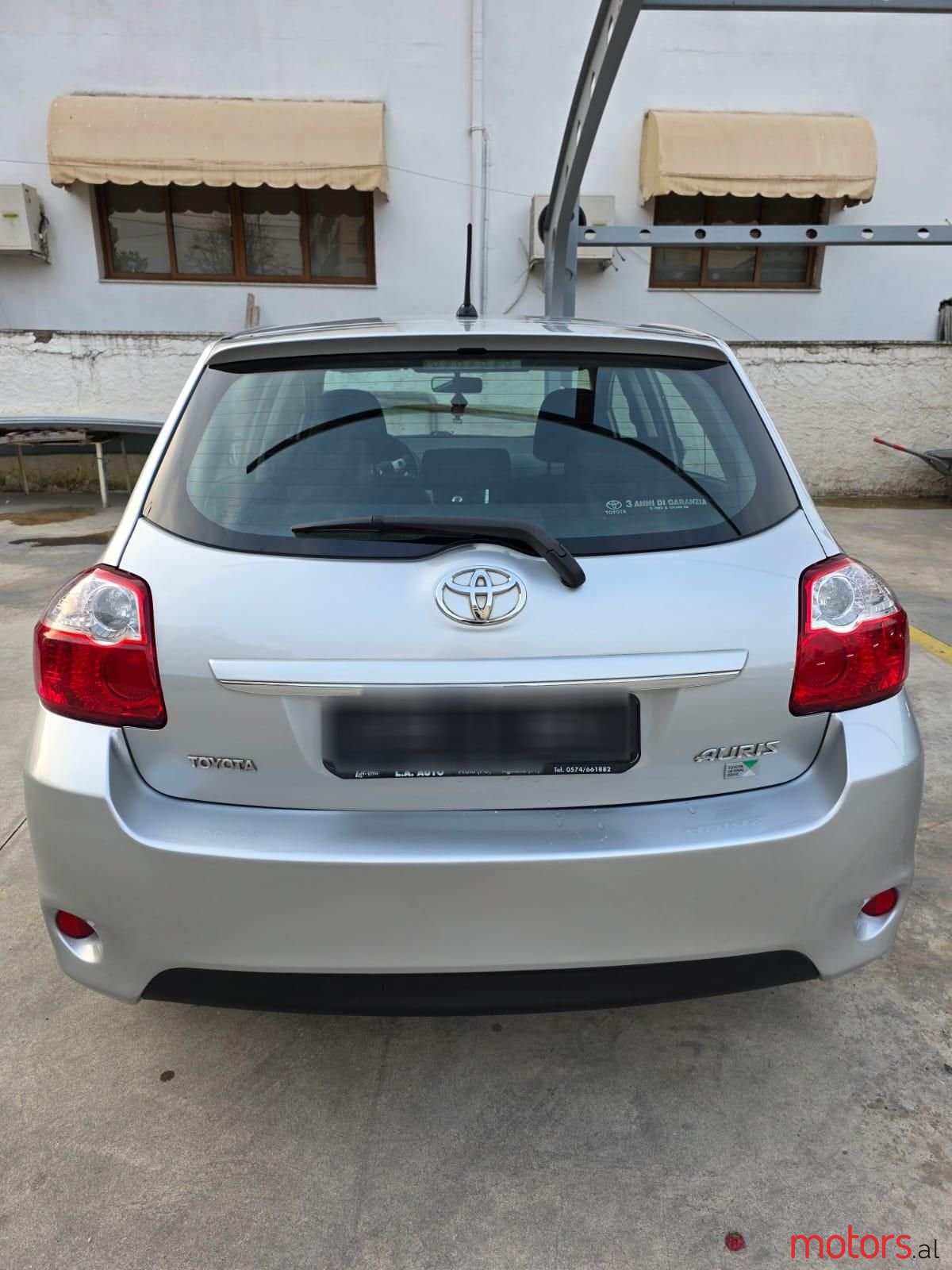 2011' Toyota Auris photo #4