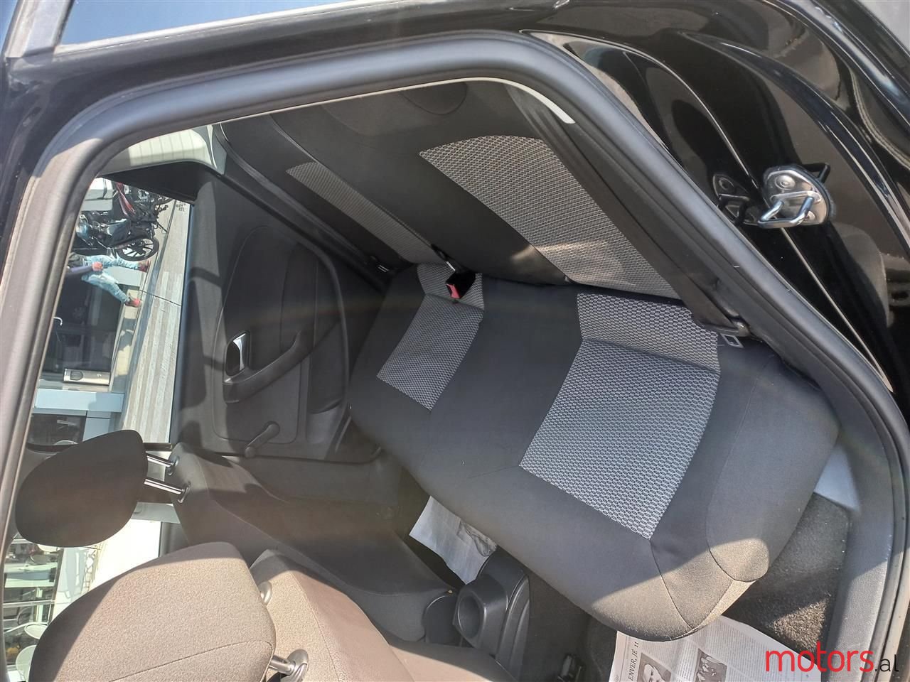 2012' Volkswagen Polo photo #5