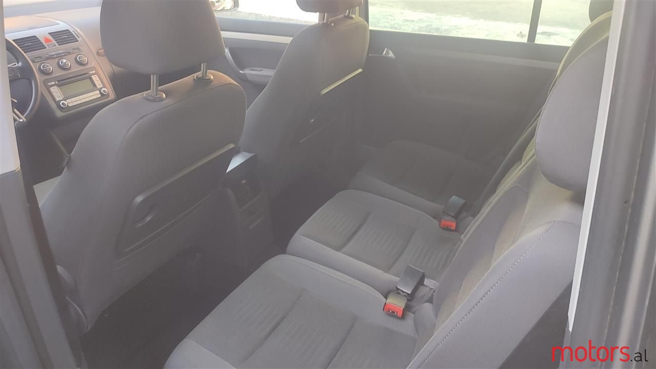 2007' Volkswagen Touran photo #6