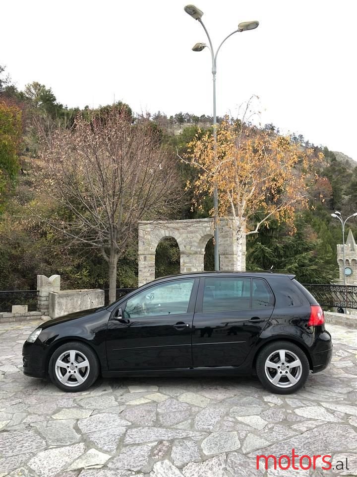 2008' Volkswagen Golf photo #3