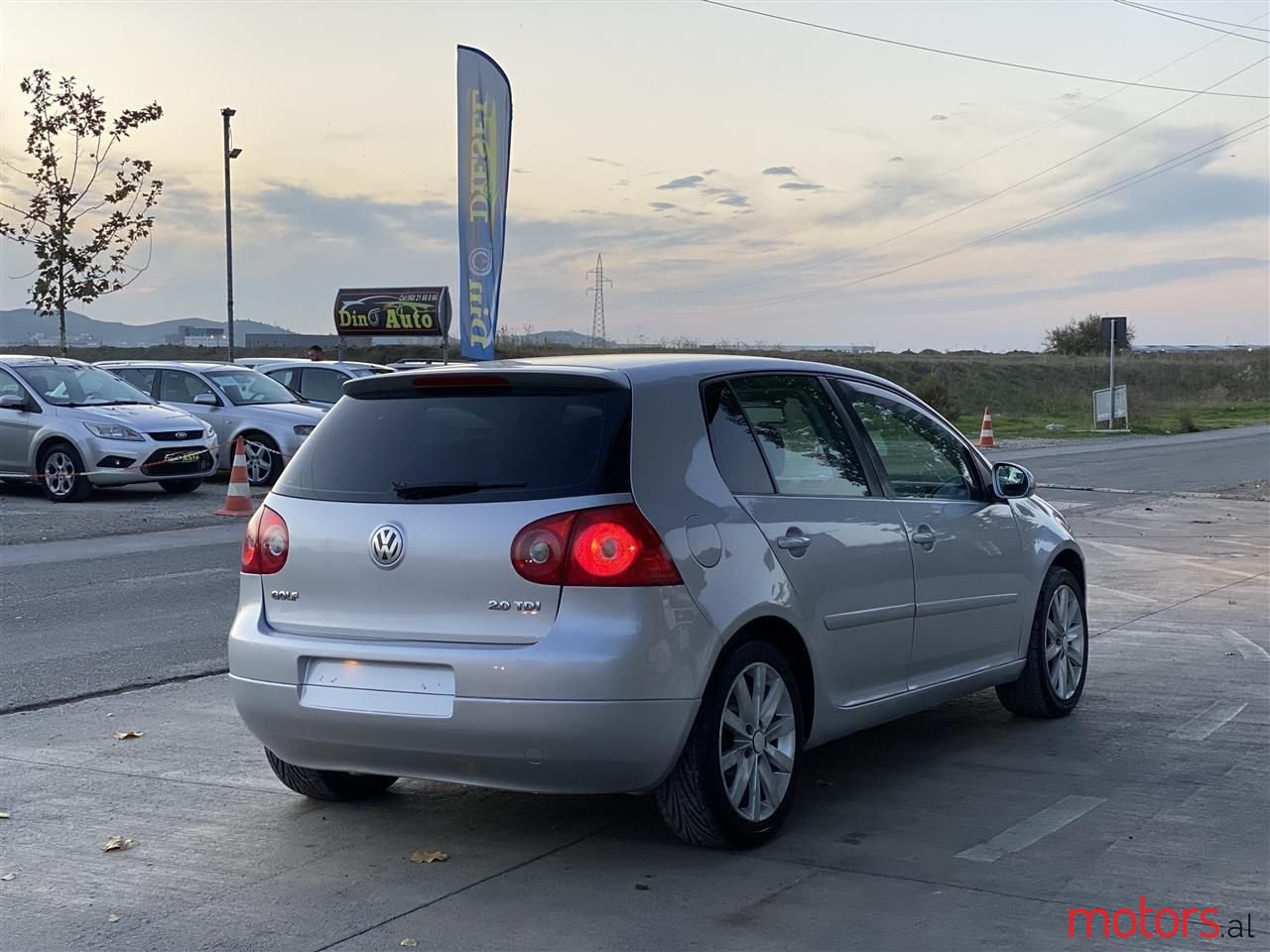 2004' Volkswagen Golf photo #2