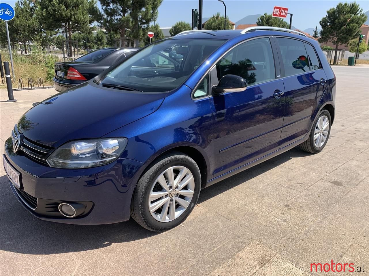 2011' Volkswagen Golf Plus photo #2