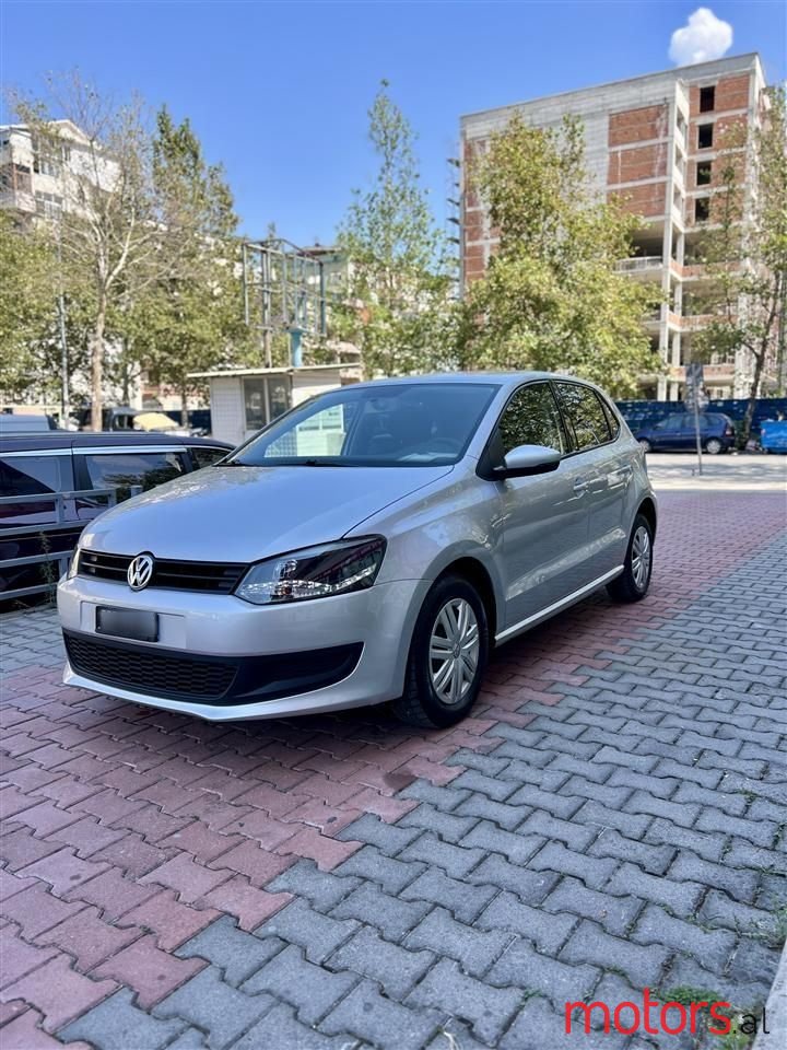 2011' Volkswagen Polo photo #1